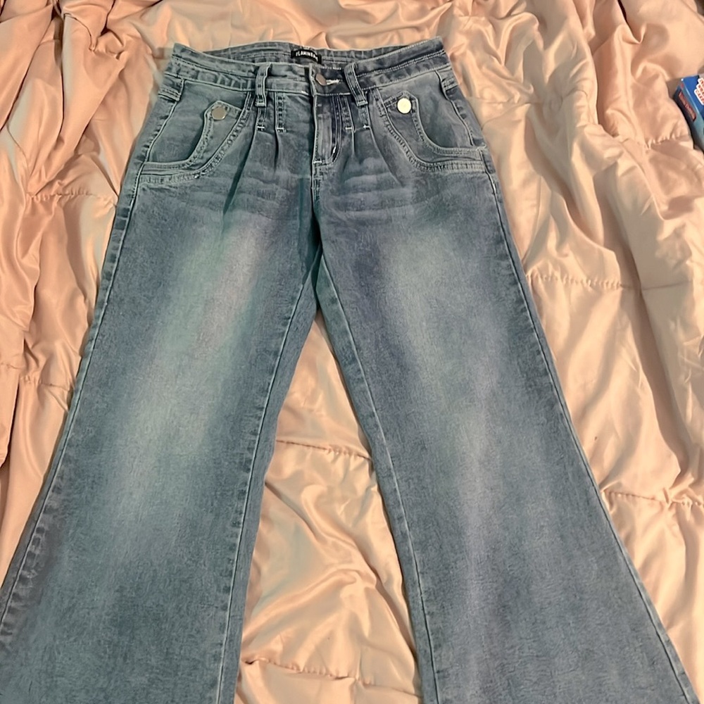 wide leg mid-rise jeans baggy 2000s flare y2k